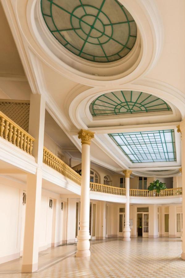 L incomparable - International Palace Vichy Esterno foto